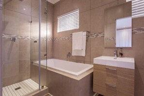 Bathroom - The Aviary (Pretoria)