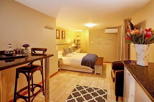 Lavenders At Constantia Guest