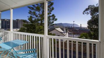 Casa familiar, 2 habitaciones, baño en la habitación, vista a la montaña | Balcón