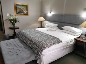 Deluxe Suite, 1 Bedroom | Egyptian cotton sheets, premium bedding, minibar, in-room safe