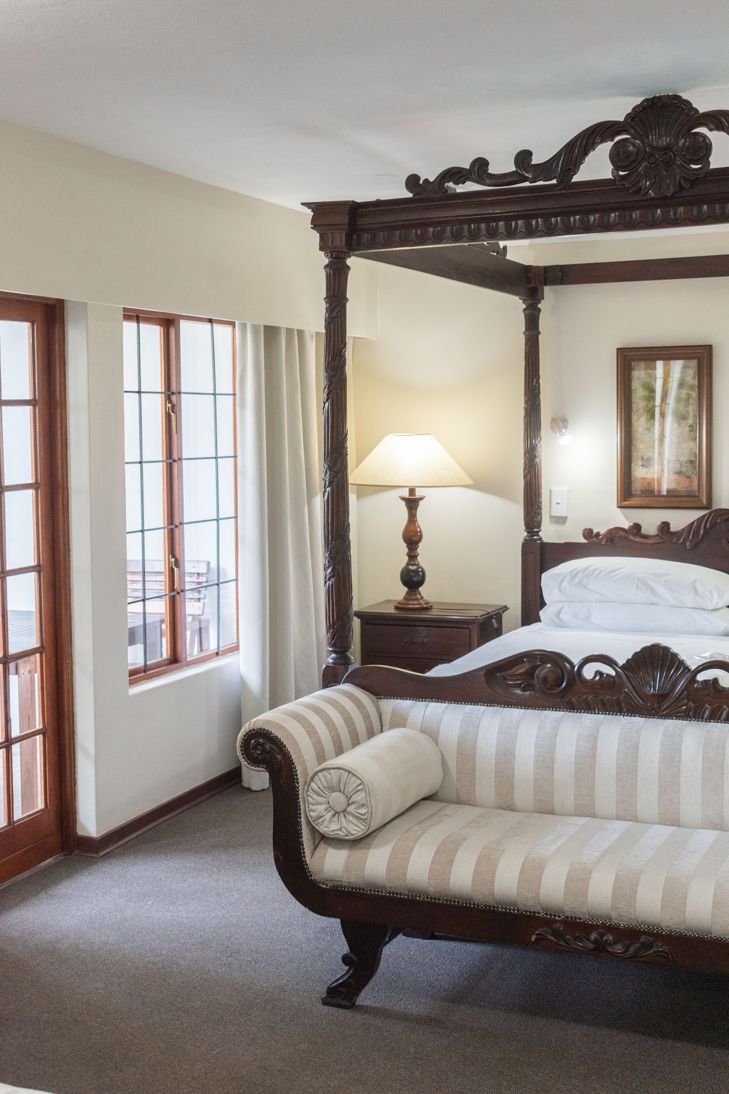 Sábanas de algodón egipcio, ropa de cama de alta calidad y minibar 