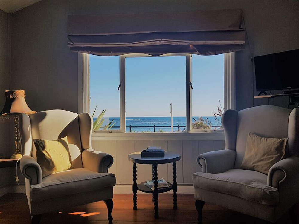 Bedrock Lodge by null