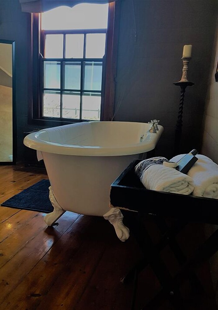 Bedrock Lodge by null