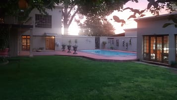 Kolam renang outdoor