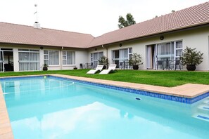 屋外プール、サンラウンジャー