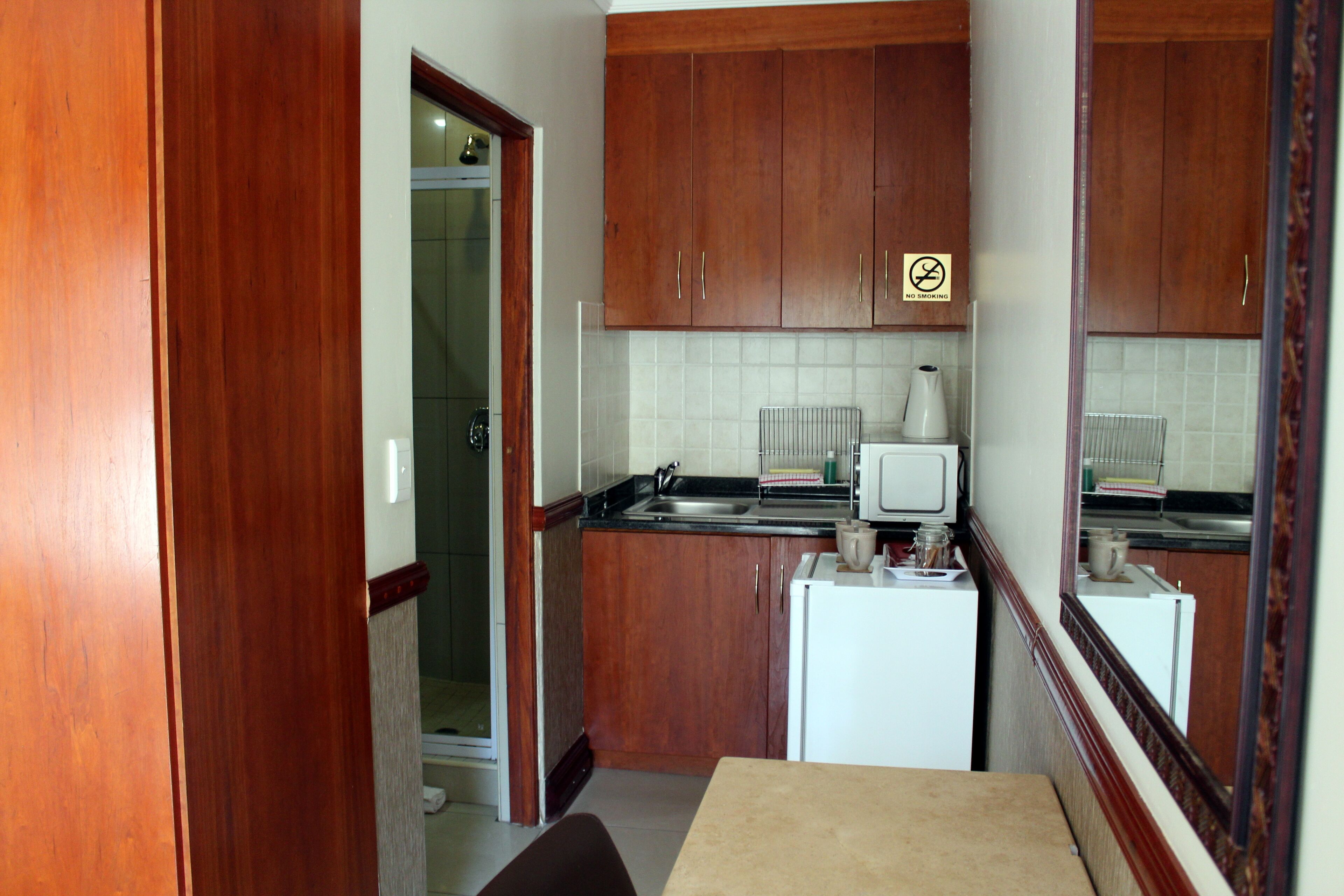 luxury room (cheetah) | private kitchen | fridge, microwave, electric kettle
