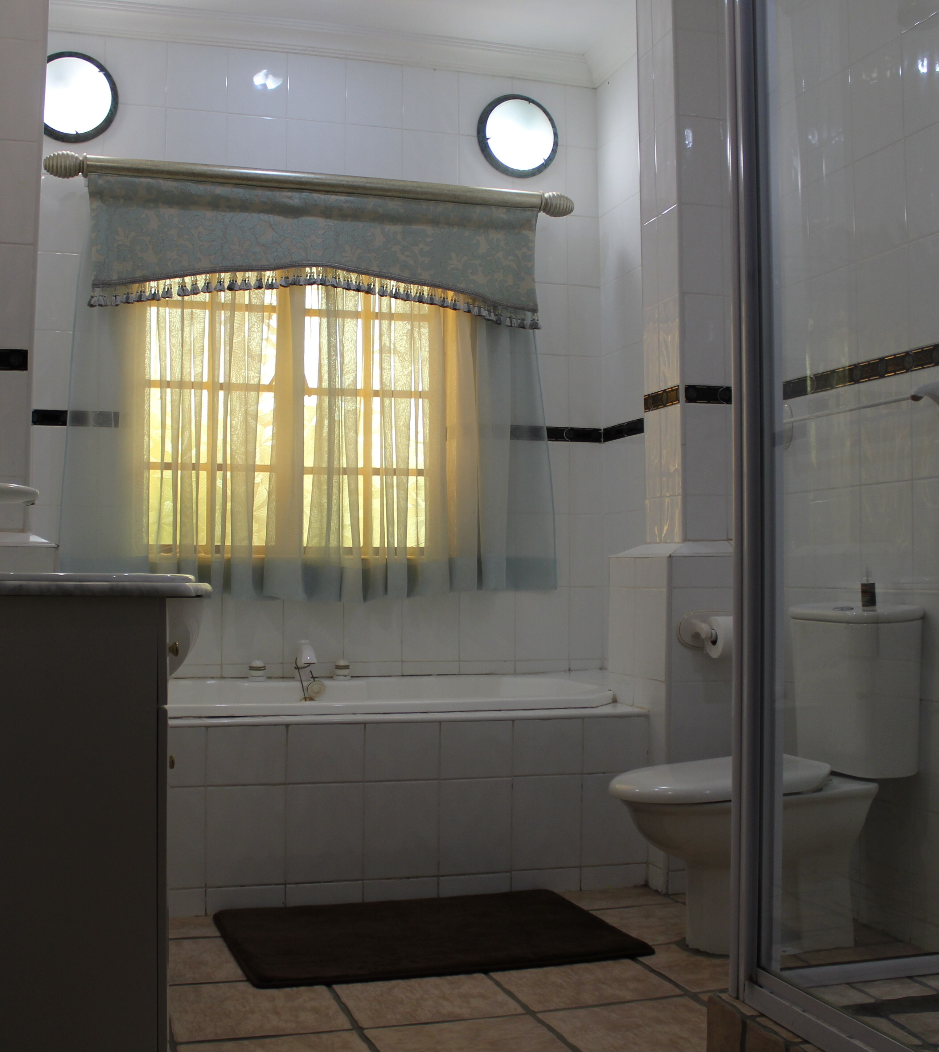 luxury twin room (rhino) | bathroom | free toiletries, hair dryer, towels