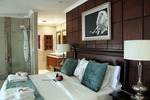 Executive Studio Suite (Elephant) | Bathroom | Free toiletries, hair dryer, towels - Prinshof Manor Guesthouse (Pretoria)