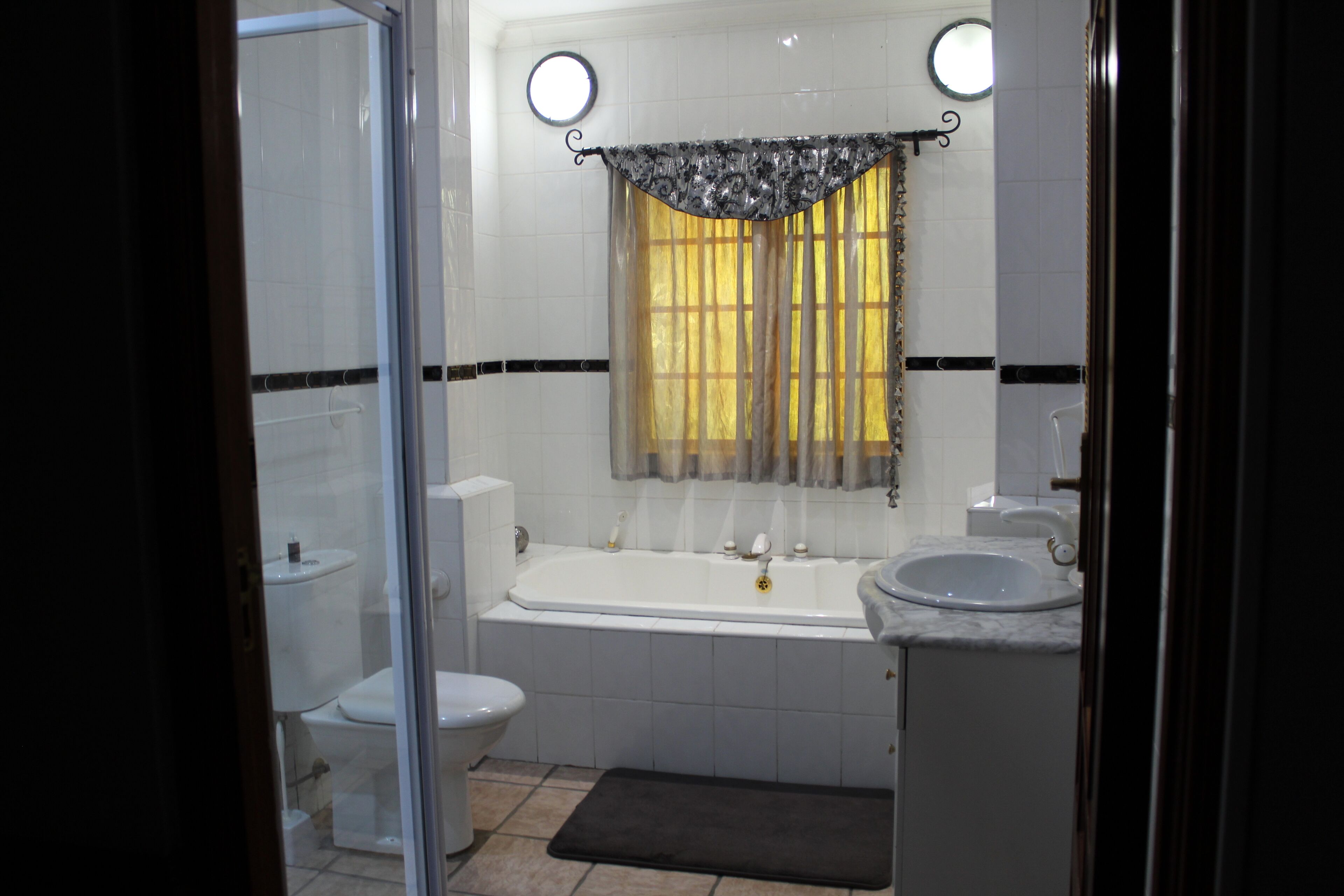 luxury twin room (hippo) | bathroom | free toiletries, hair dryer, towels