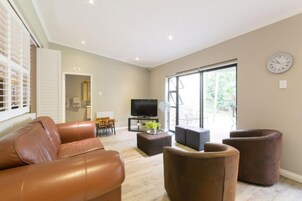 Queensrest 2 | Living room