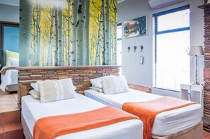 Queensrest 3 | Desk, laptop workspace, blackout drapes, free WiFi - Queensrest (Pretoria)