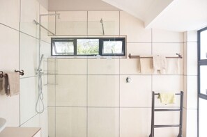 Queensrest 3 | Bathroom shower - Queensrest (Pretoria)