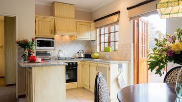 Phòng | Bếp riêng | Tủ lạnh nhỏ, ấm điện