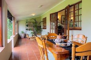 Blue Quail Cottage | Terrace/patio
