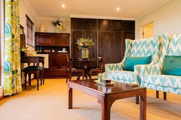 Red Robin Suite | Living area