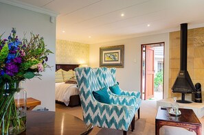 Red Robin Suite | Living area