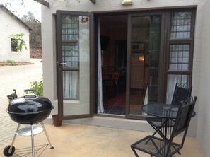 Iron/ironing board, free WiFi, bed sheets - A Little Guesthouse (Bloemfontein)