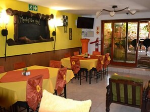 Free daily full breakfast