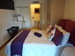 Minibar, in-room safe, iron/ironing board, free WiFi