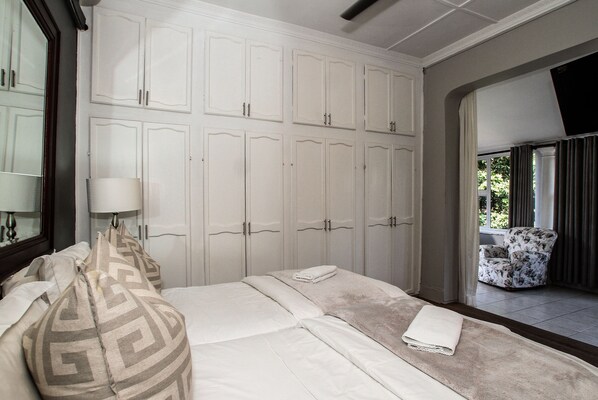 Chambre Confort, 1 chambre | Décor unique, ameublement unique, fer et planche à repasser