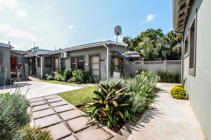 BBQ/picnic Area - Beechwood B&B (Durban)