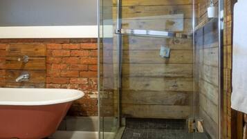Basic House | Bathroom