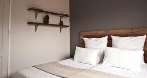 Iron/ironing board, free WiFi, bed sheets - Carrington Guest House (Durban)