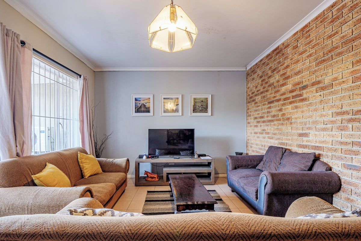 Basic House | 1 bedroom, iron/ironing board, free WiFi, bed sheets