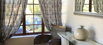 VJ's Guesthouse and Restaurant