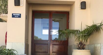 VJ's Guesthouse and Restaurant