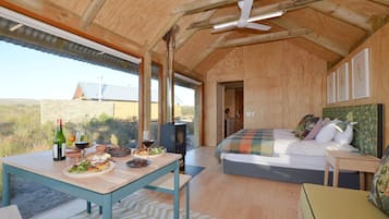 Standard Double or Twin Room (Fynbos Cabin 1 - 6) | 1 slaapkamer, een kluis op de kamer, individueel gedecoreerd