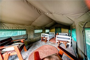 Tente, salle de bains commune (Bush Camp)