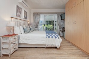 Suite 106 | 1 bedroom, premium bedding, minibar, in-room safe - Oude Schuur Boutique (Hermanus)