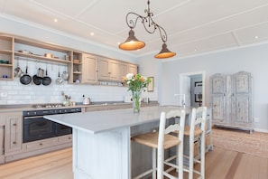 Premier Apartment, 2 Bedrooms, Beach View | Private kitchenette | Fridge, microwave, coffee/tea maker - The Cove - Superior 3 Bedroom Villa (Cape Town)