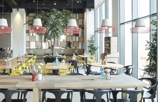 Breakfast, lunch, dinner served; international cuisine