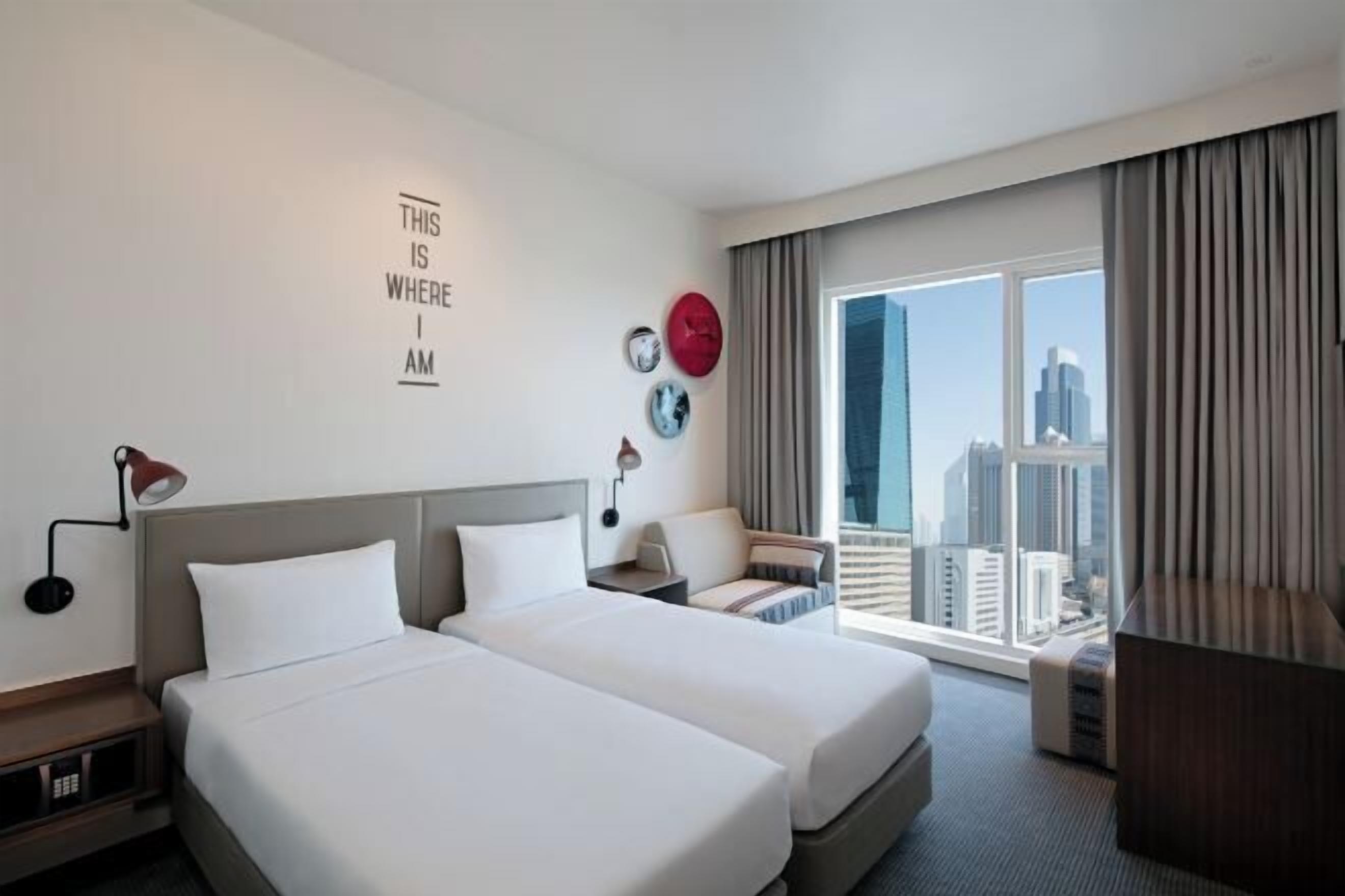 Coffres-forts dans les chambres, bureau, rideaux occultants