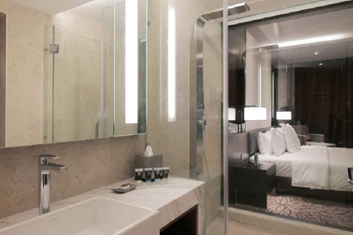 Shower, free toiletries, hair dryer, bathrobes