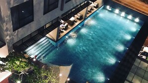 A rooftop pool with a clear view of the sky, surrounded by lounge chairs and potted plants. - Impiana Hotel Senai (Senai)