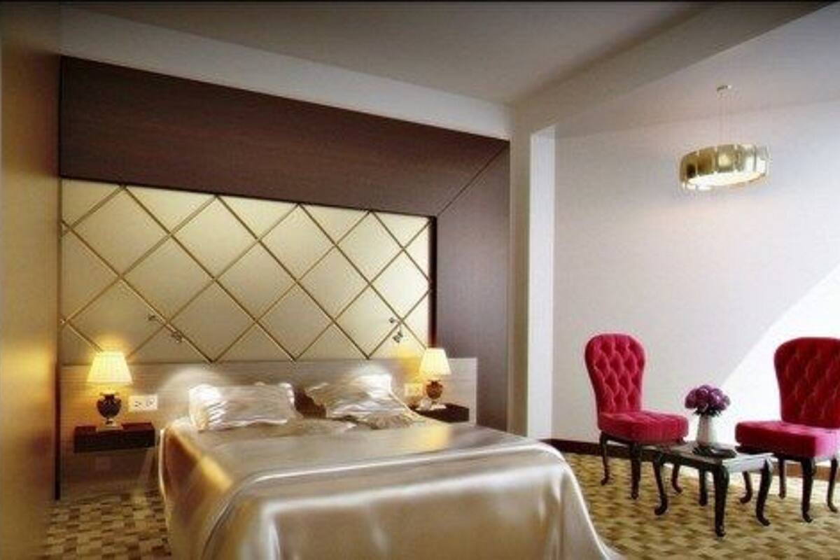 Junior Suite | Minibar (some free items), in-room safe, desk, blackout drapes