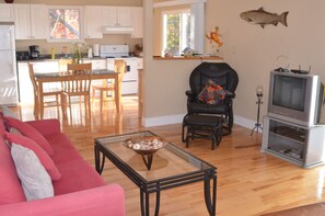 Family House, 2 Bedrooms, Patio, Ocean View | Private kitchen