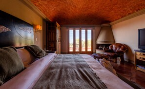 Superior Suite, 1 King Bed | In-room safe, desk, bed sheets