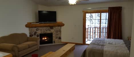 Luksusvilla, 2 soverom, kjøkken, parkutsikt | 1 soverom, sengetøy av topp kvalitet og barnesenger (inkludert)