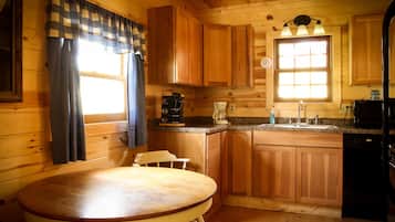 Wolf Cabin | Private kitchen | Microwave, coffee/tea maker, toaster