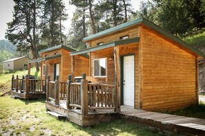 Cabins 11-14 (Public Bathroom) | Individually decorated, individually furnished - Cole Cabins (Deadwood)