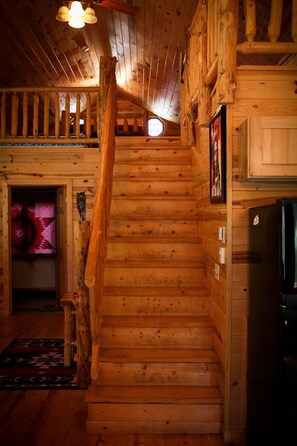 Cabin 4 | Individually decorated, individually furnished - Cole Cabins (Deadwood)