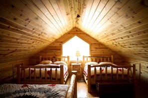 Cabin 5 | Individually decorated, individually furnished - Cole Cabins (Deadwood)