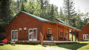 Cabin 4 | Individually decorated, individually furnished