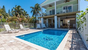 Outdoor pool - Marathon Retreat (Marathon)