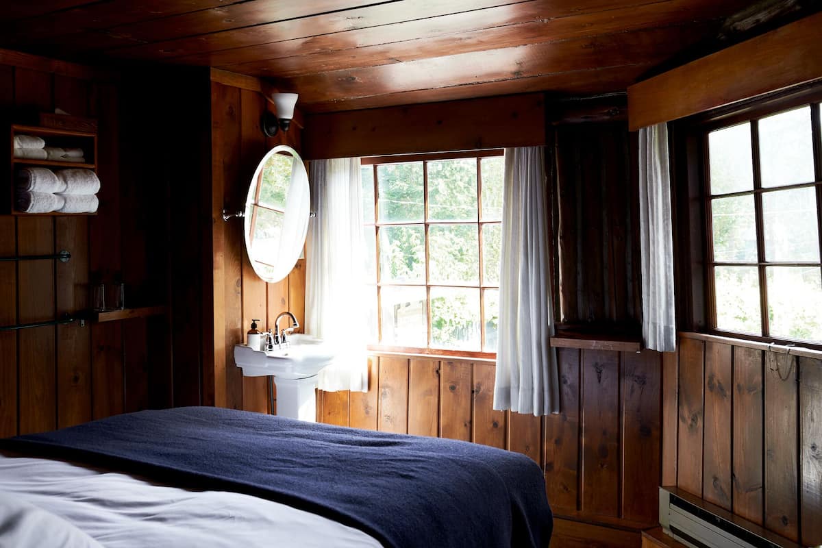 Room (Garden View Queen SHARED BATHROOM) | Premium bedding, down comforters, iron/ironing board, free WiFi