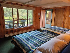 Premium bedding, down duvets, iron/ironing board, free WiFi